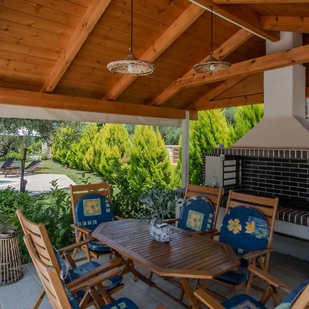 Niva Вилла Айос-Кирикос